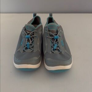 Women’s size 8.5 Sperry water shoes